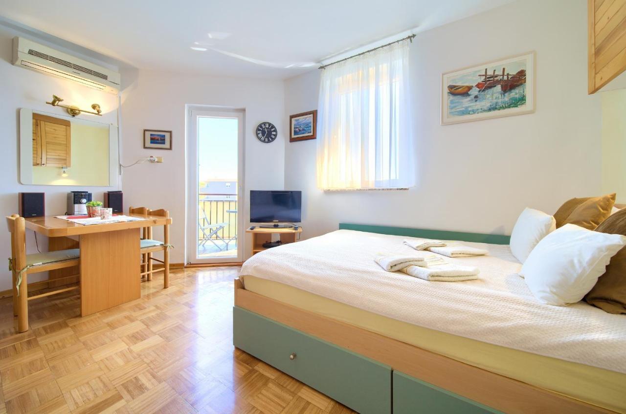 Studio Apartment Vesna Krk Town Kültér fotó