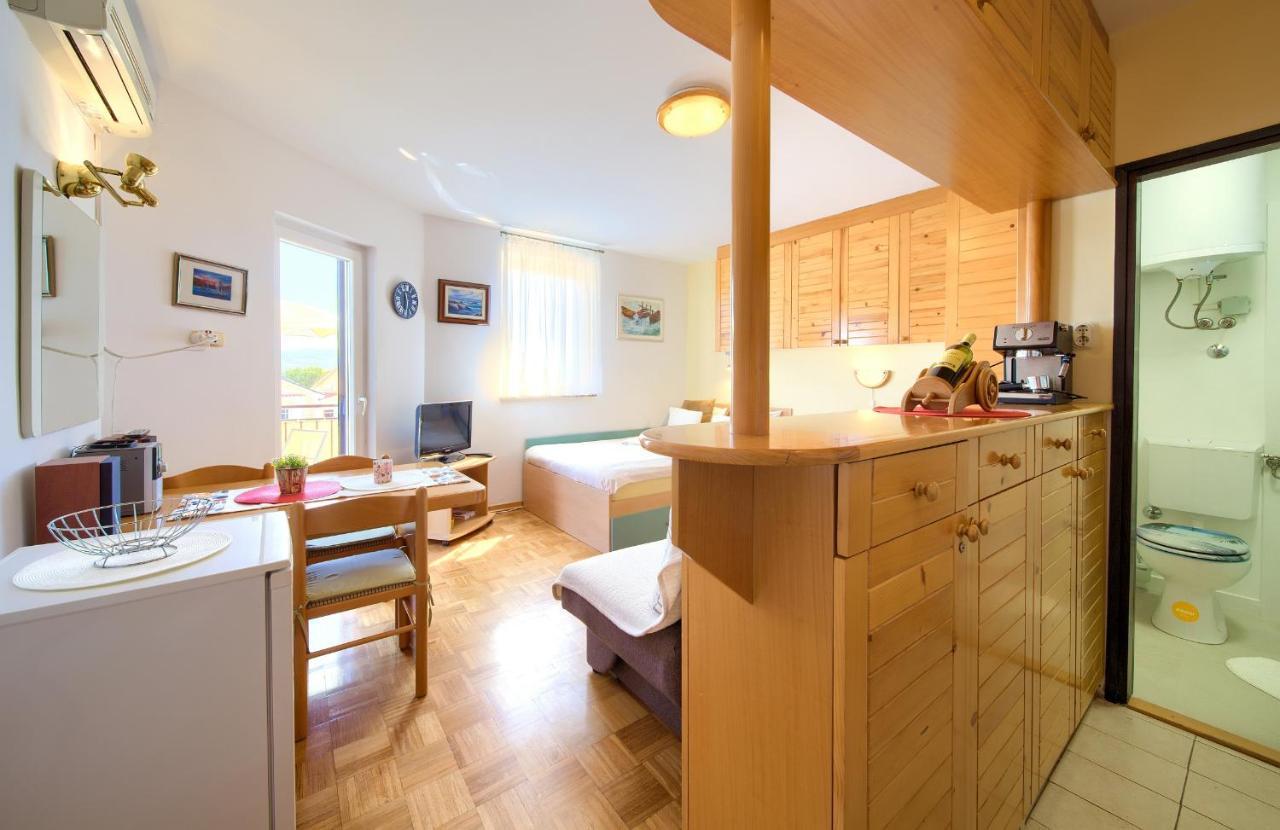 Studio Apartment Vesna Krk Town Kültér fotó