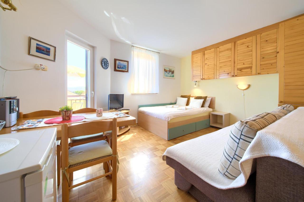 Studio Apartment Vesna Krk Town Kültér fotó